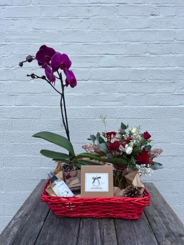 Luxury Bloom’s Hamper